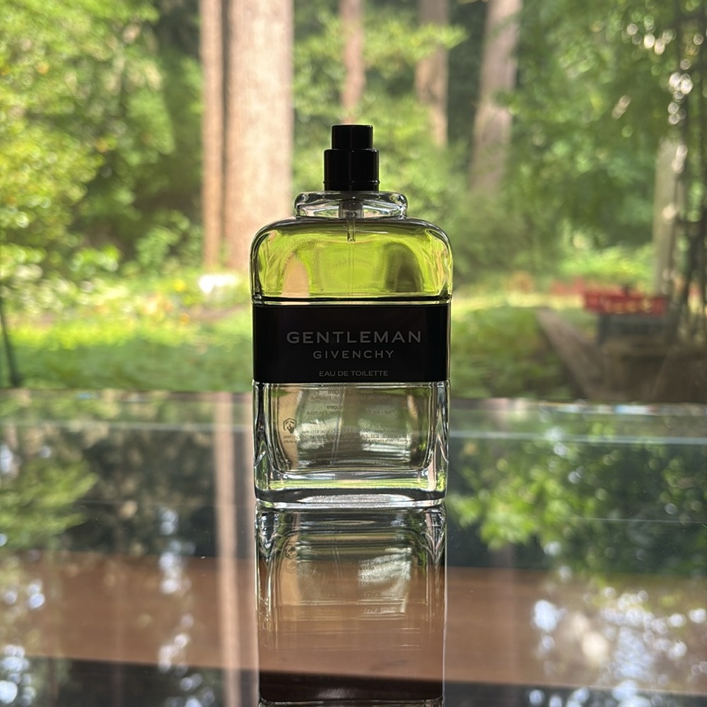 Givenchy Gentleman Eau de Toilette in Black and Clear - Picture 4 of 8